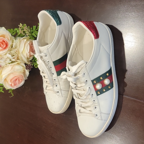 Authentic Gucci shoes - Picture 2 of 15